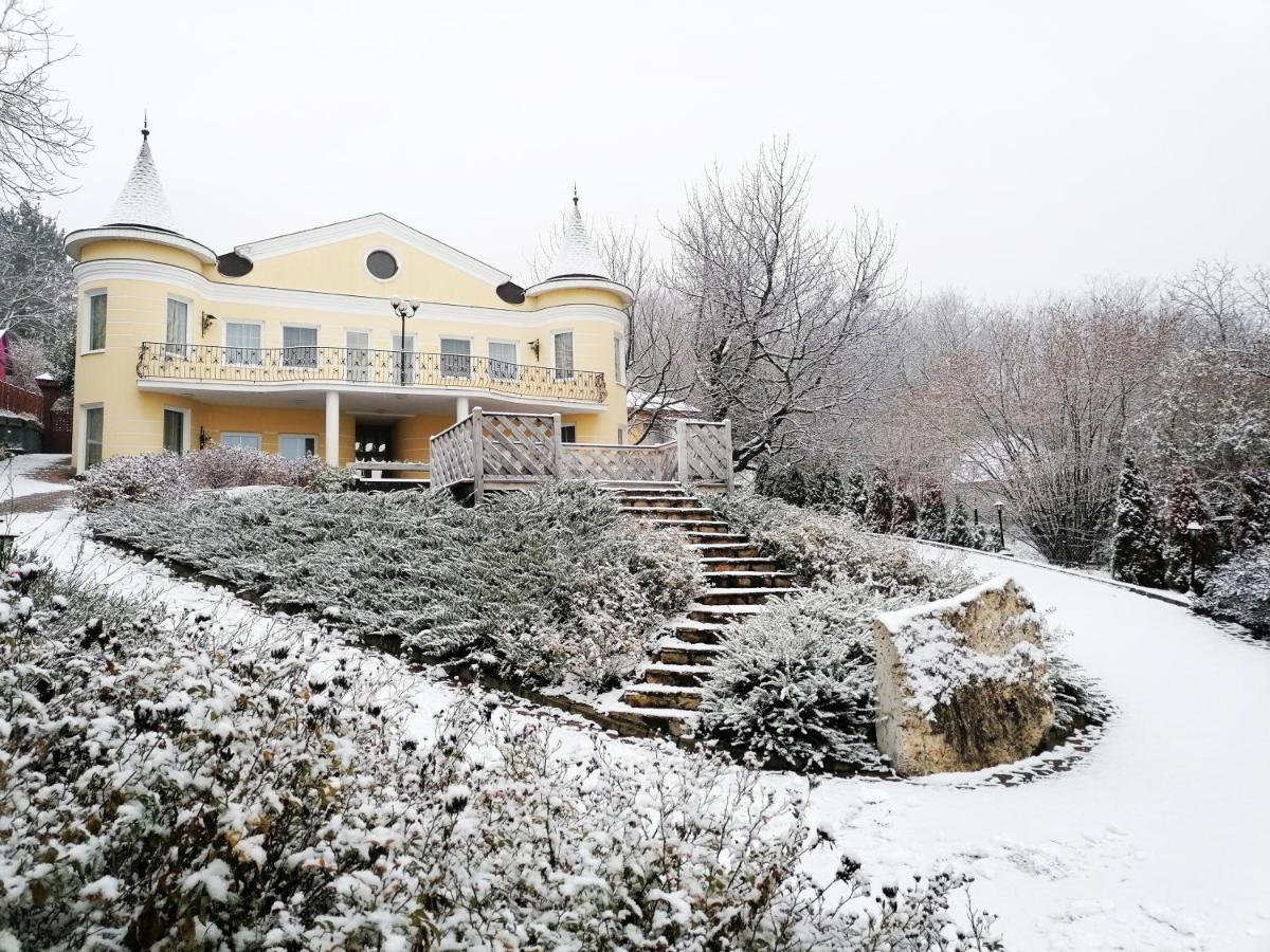 Panoráma Birtok - Wellness Panzió, Konferencia és Rendezvényközpont Acomodação com café da manhã Győrújbarát Exterior foto