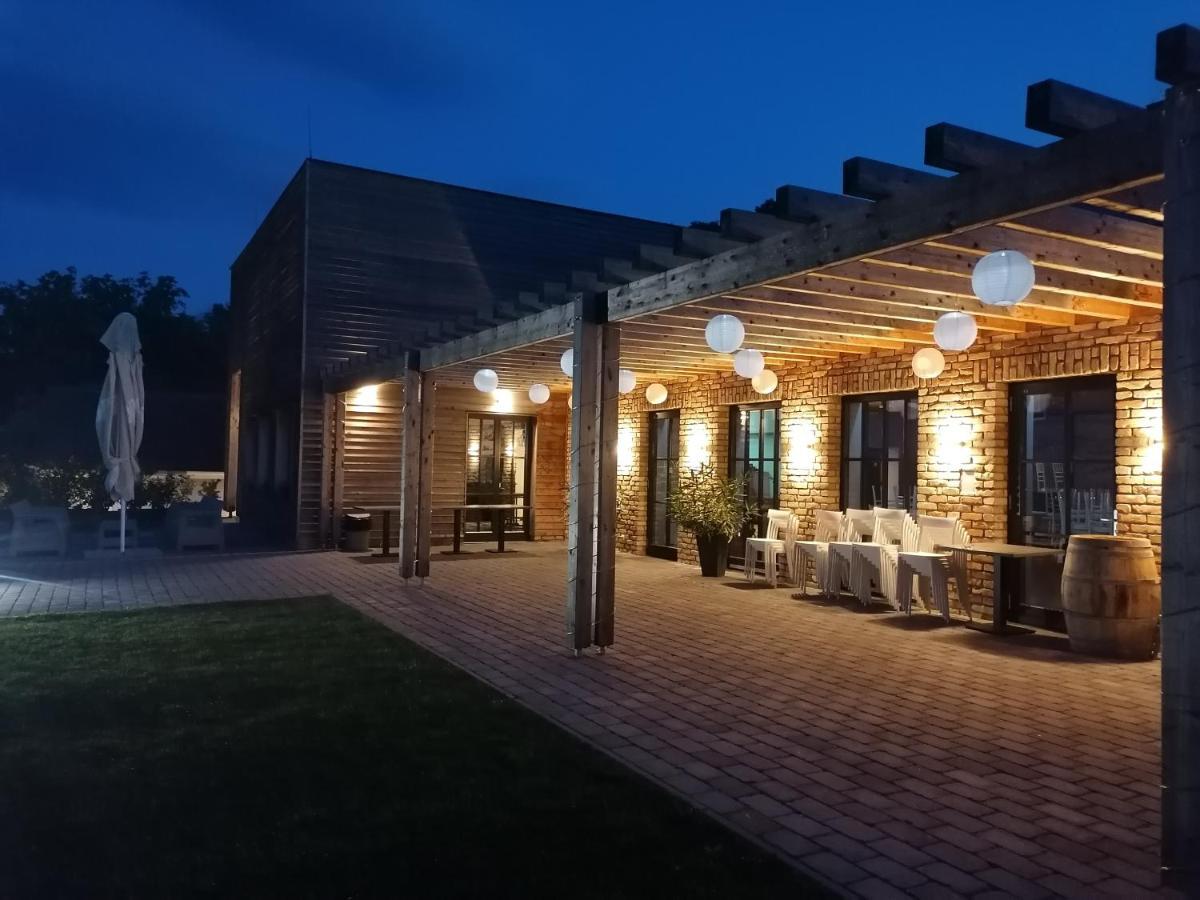 Panoráma Birtok - Wellness Panzió, Konferencia és Rendezvényközpont Acomodação com café da manhã Győrújbarát Exterior foto