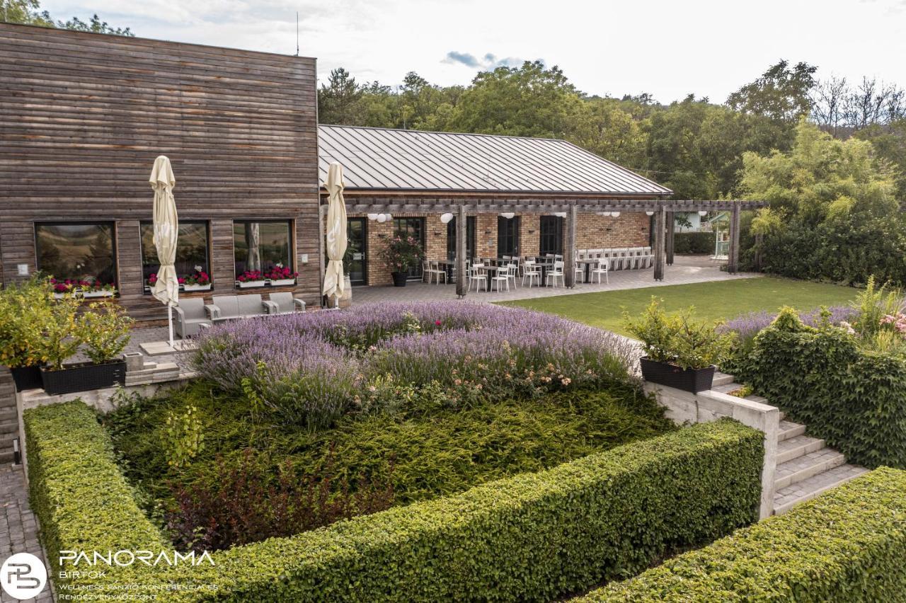 Panoráma Birtok - Wellness Panzió, Konferencia és Rendezvényközpont Acomodação com café da manhã Győrújbarát Exterior foto
