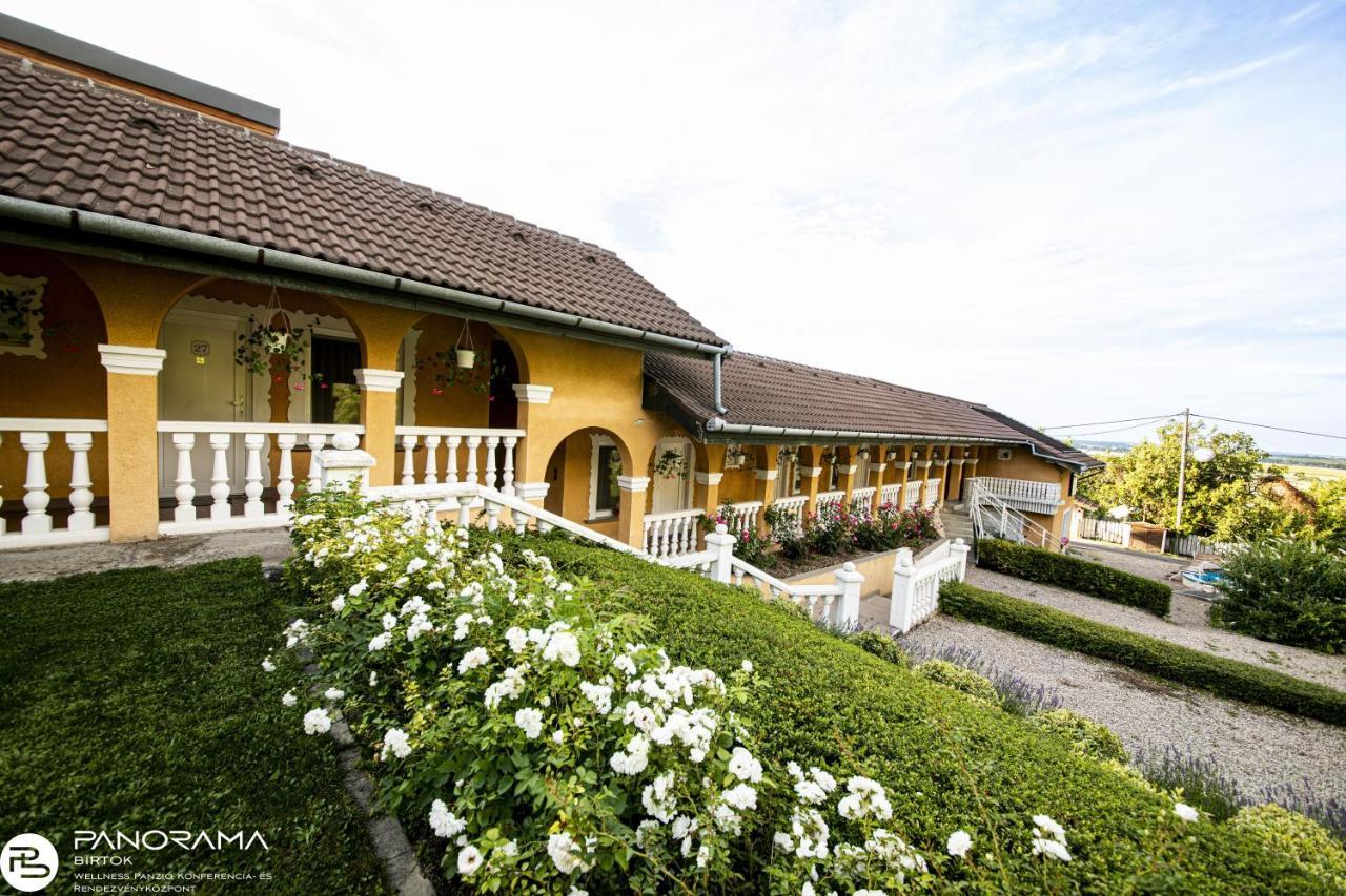 Panoráma Birtok - Wellness Panzió, Konferencia és Rendezvényközpont Acomodação com café da manhã Győrújbarát Exterior foto